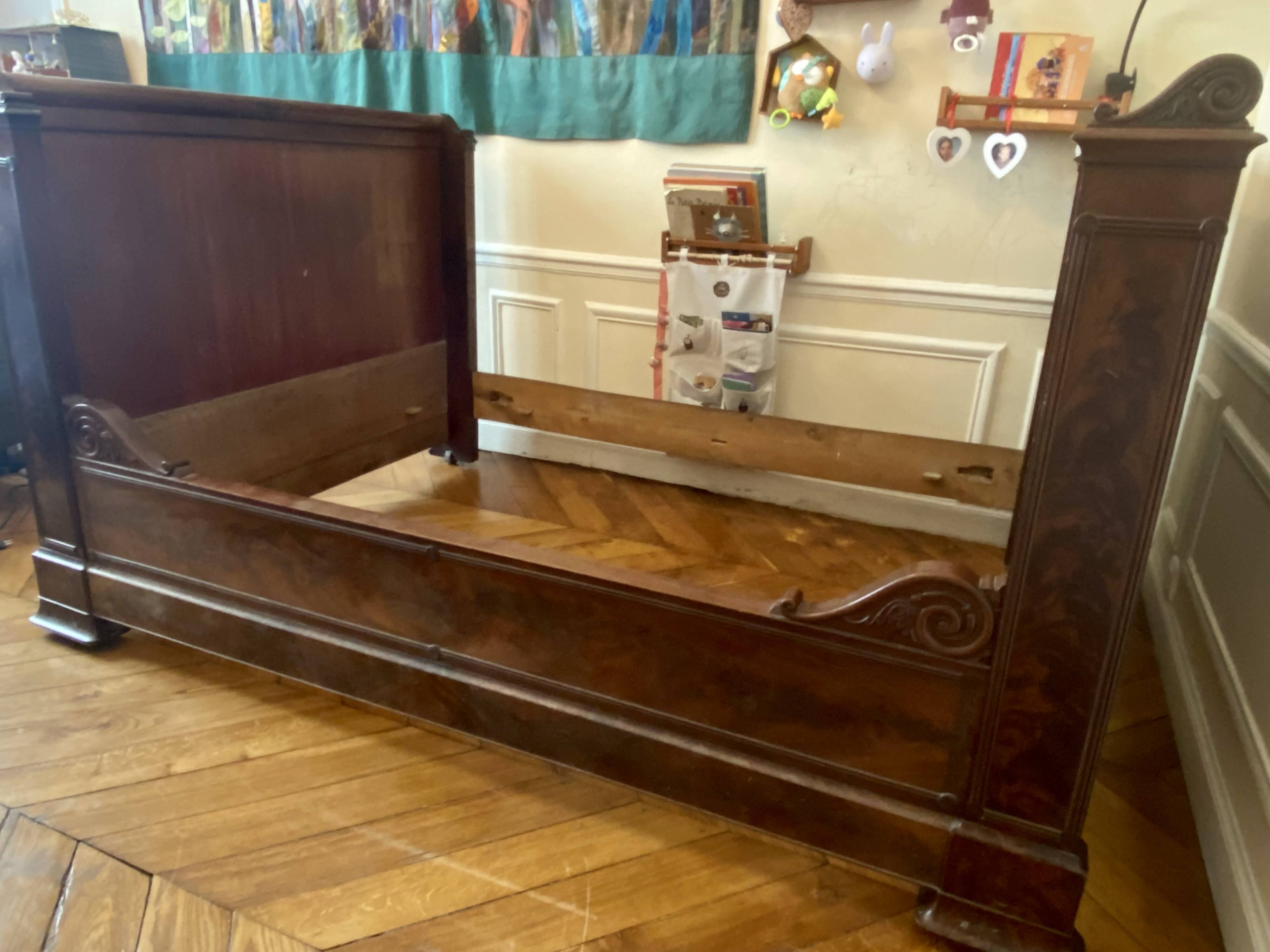 Old wooden bed 120 cm