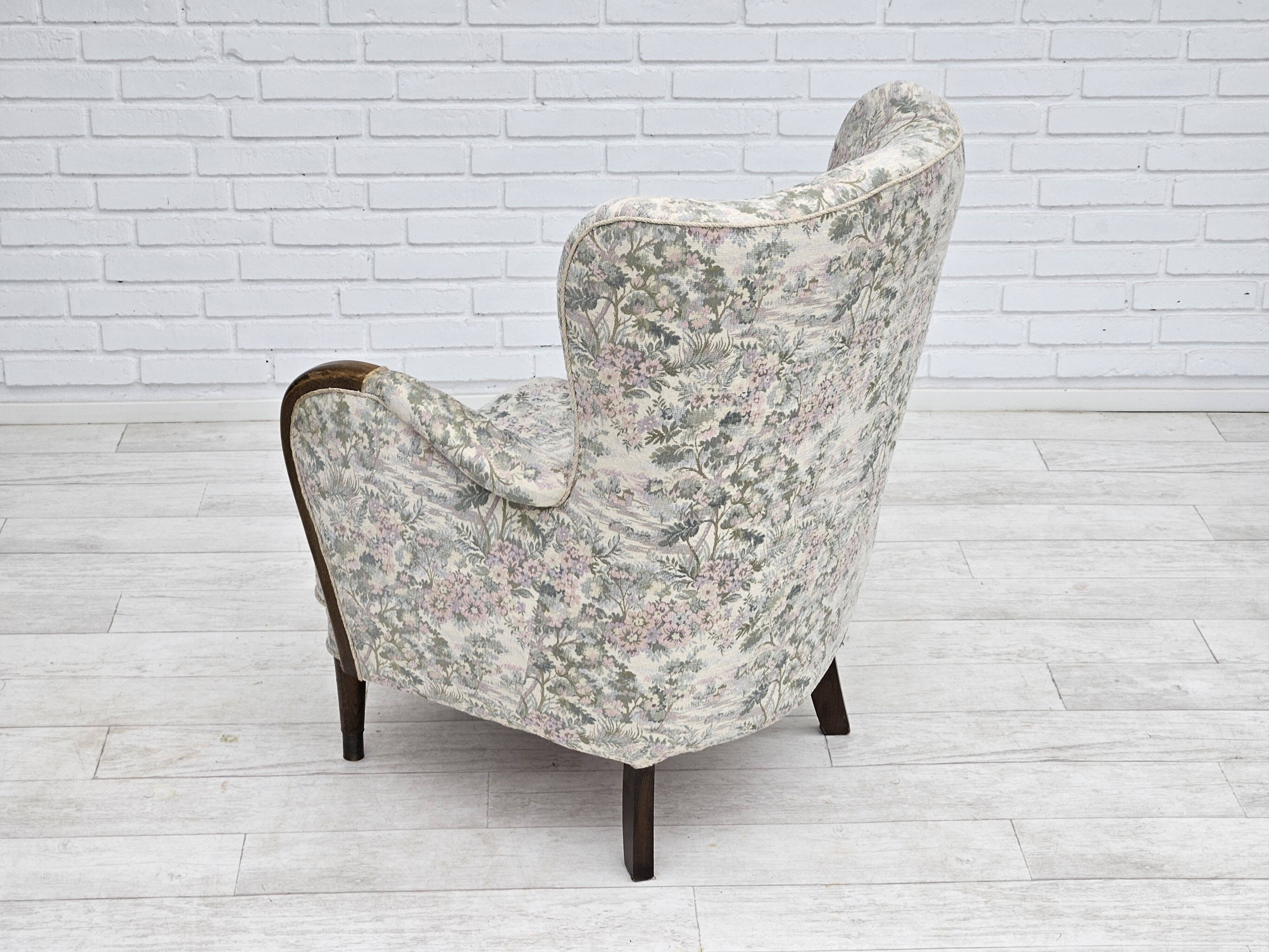 Fauteuil danois années 1955-60 en tissu fleuri multicolore