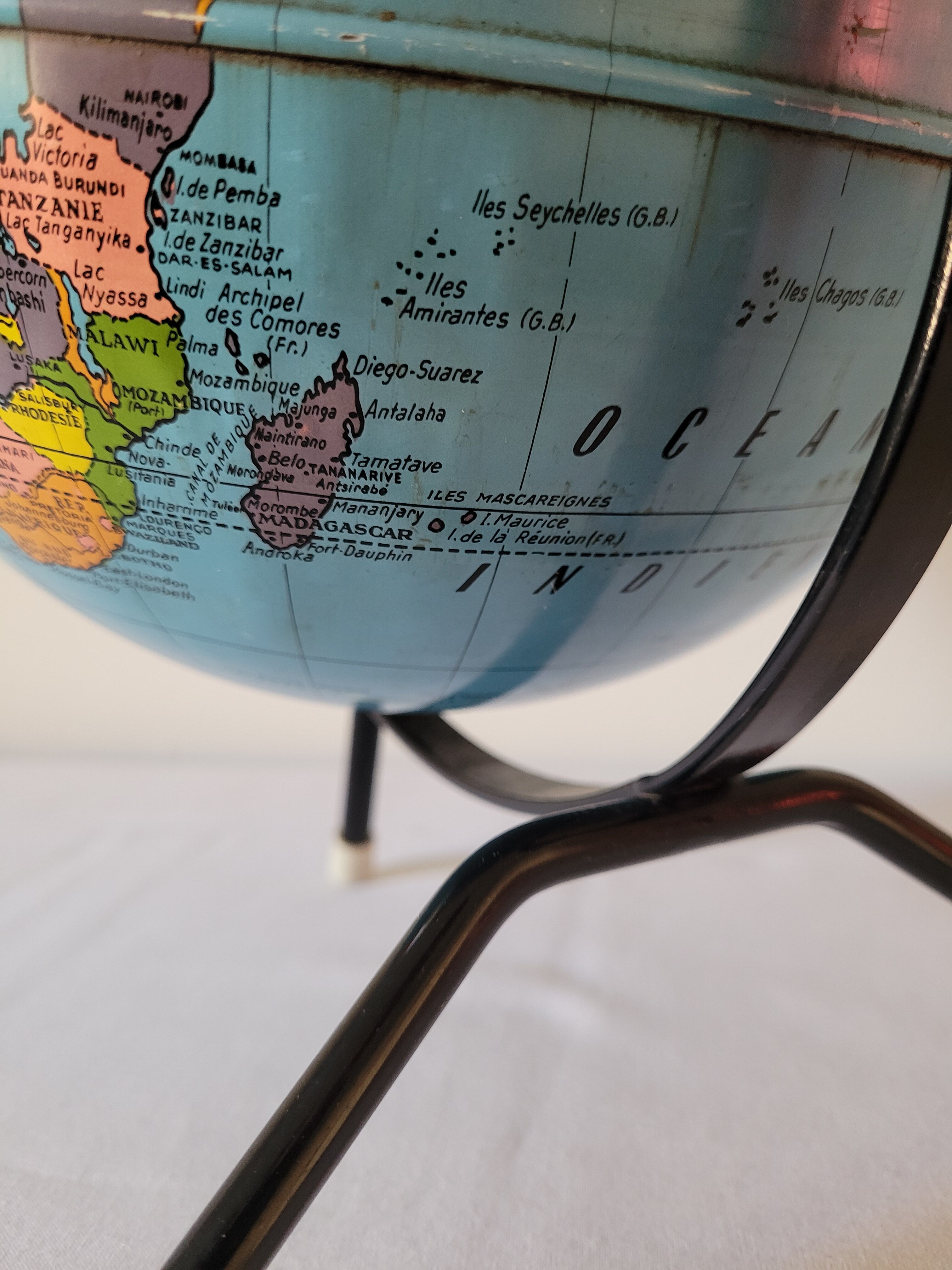 Globe metal maps Taride