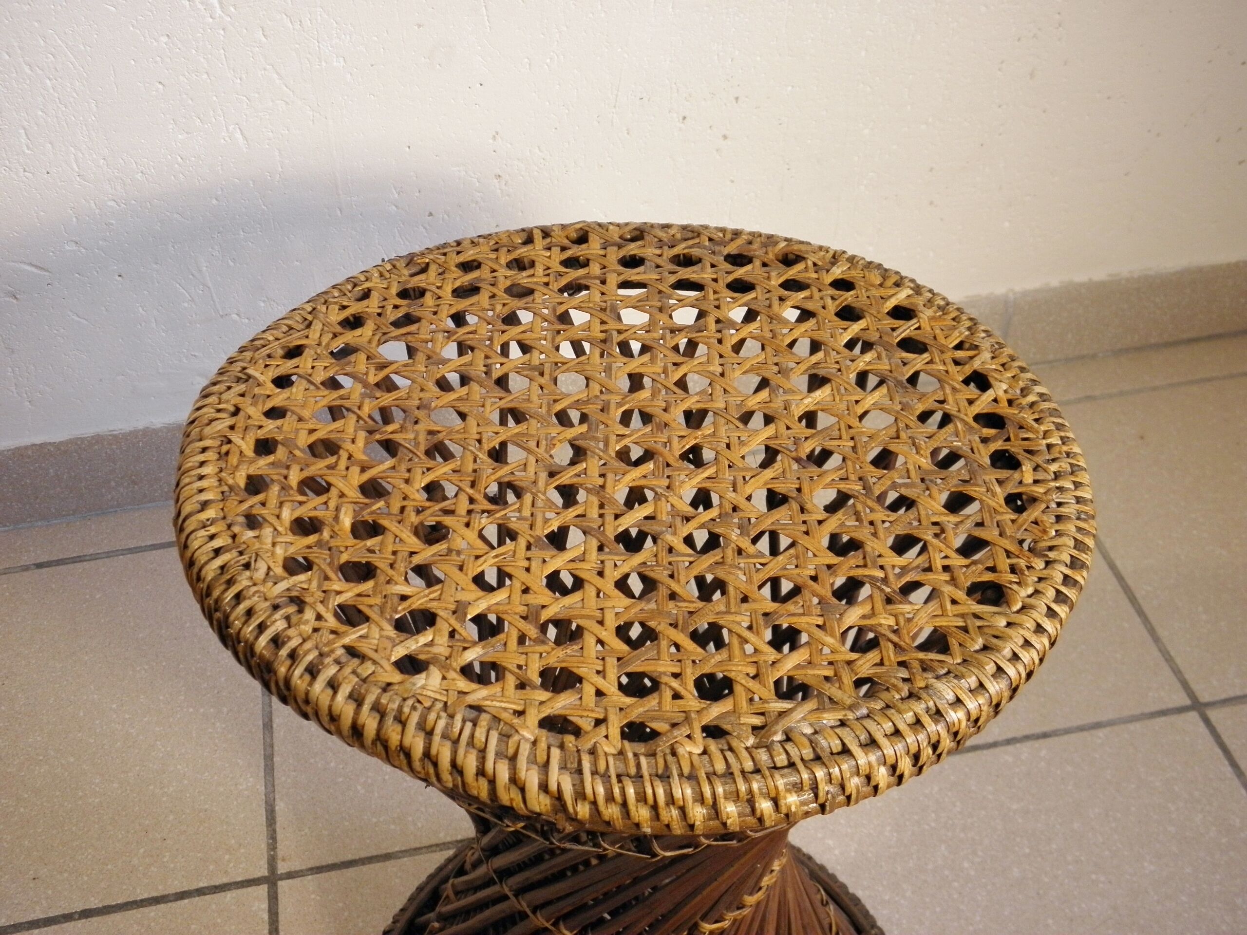 Diabolo tabouret in rattan