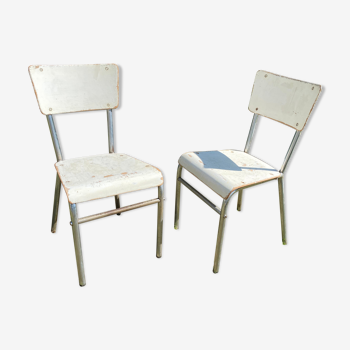 Pair of chairs in patinated white wood and metal structure