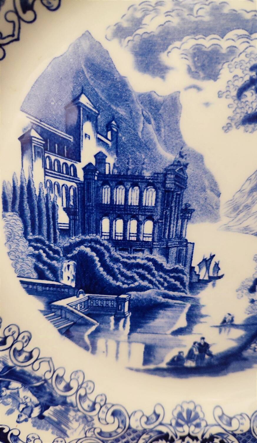 Large Round Dish - Cambridge - Old England