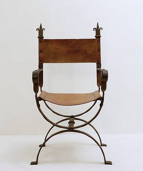 Curule armchair in wrought iron and leather