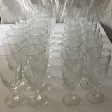 Service of water and wine glasses