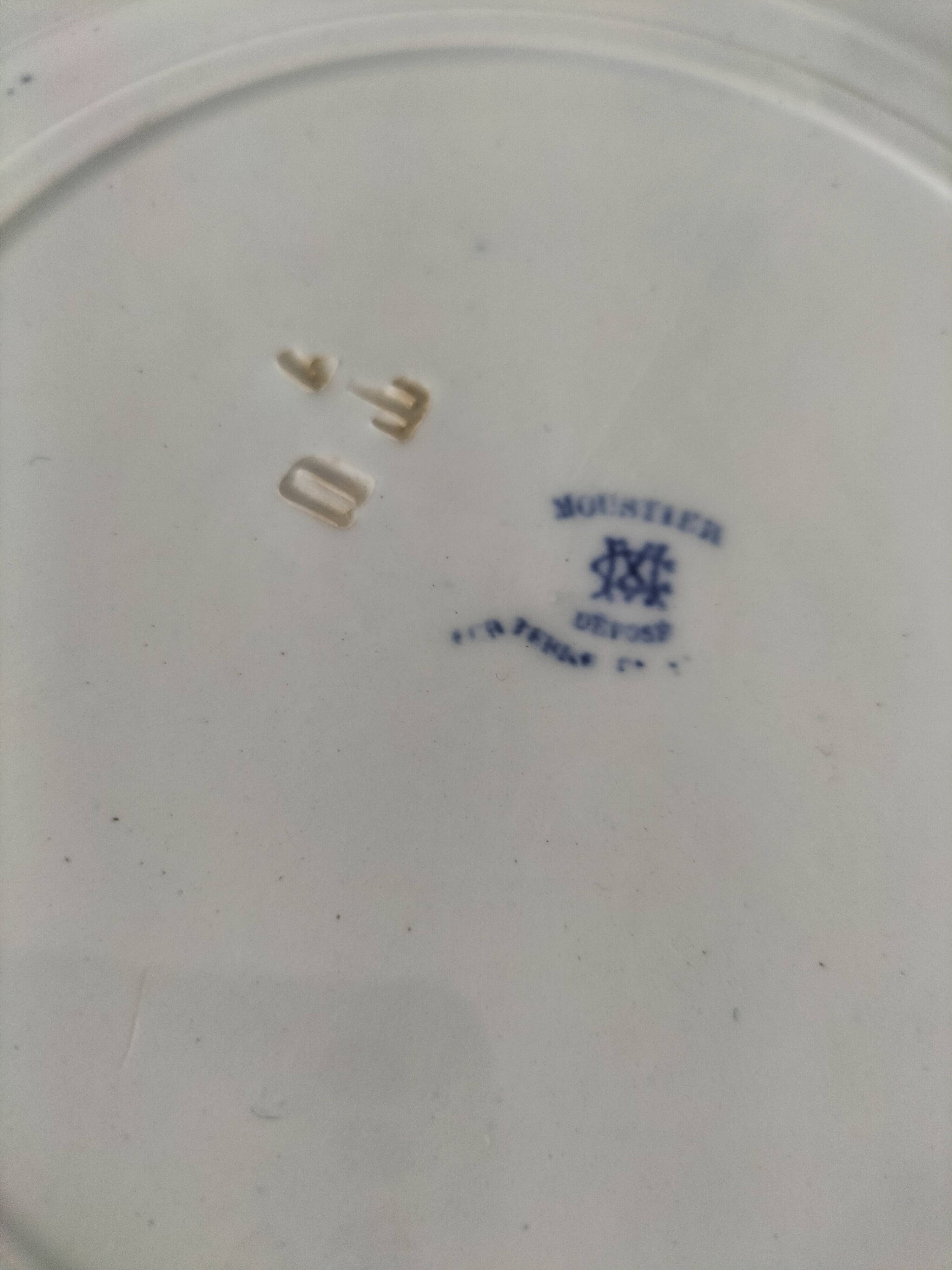 Set of 7 ironstone plates with floral friezes from the late 19th to early 20th century.