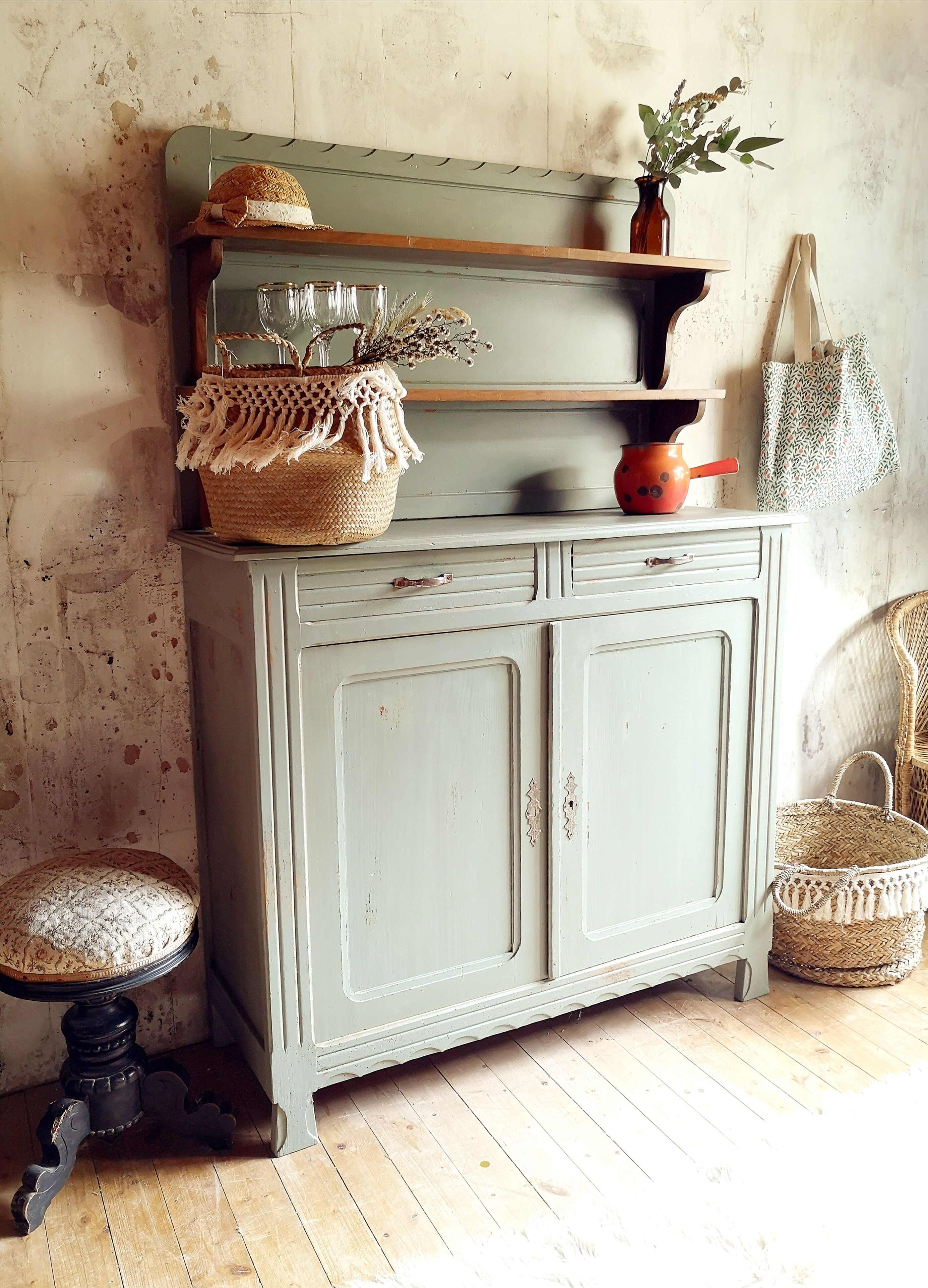 Vaisselier shelves