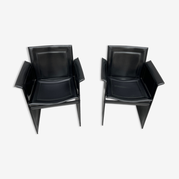 Paire de fauteuils design en cuir noir