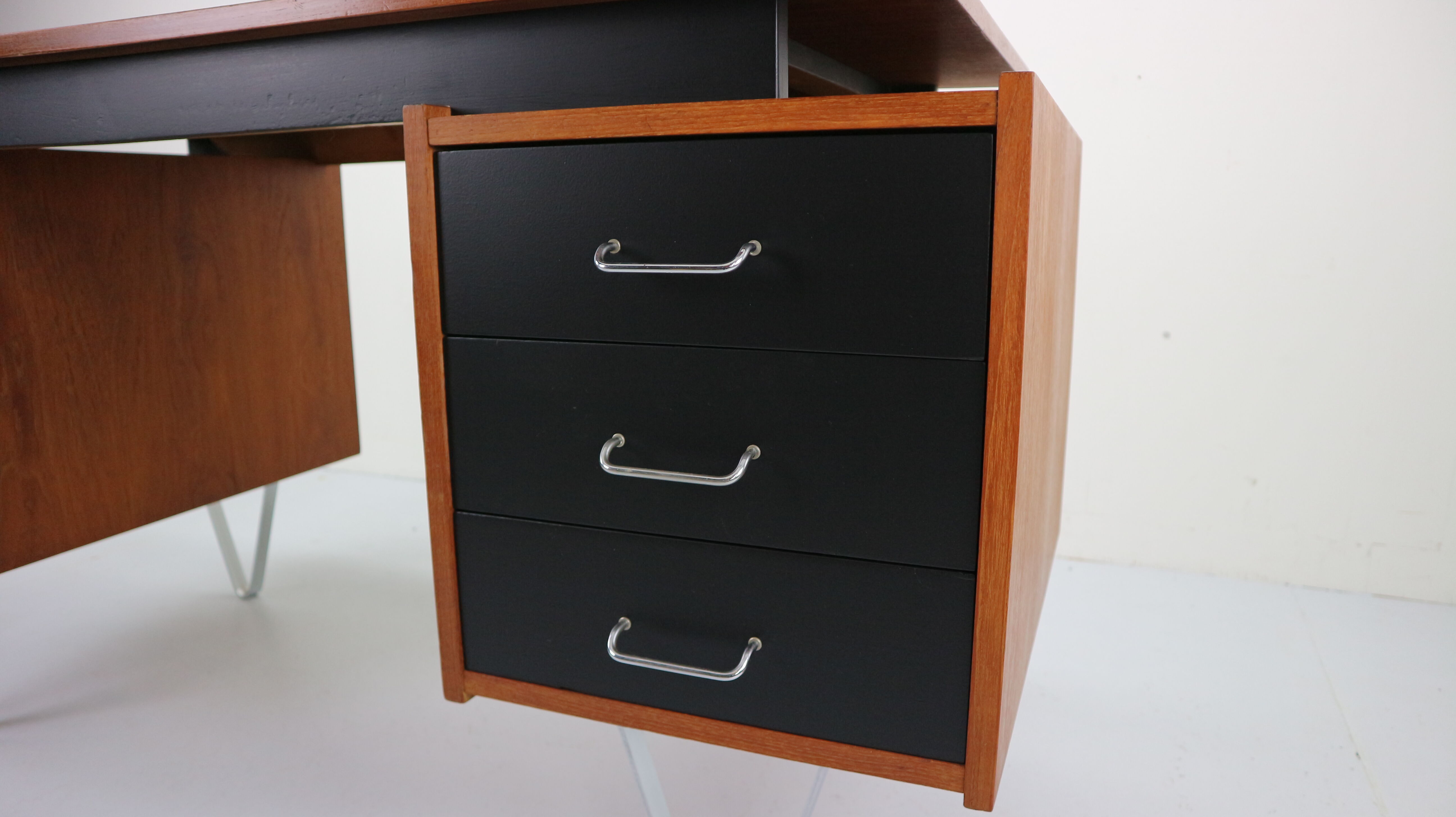 Cees Braakman teak desk with triangle legs for Pastoe