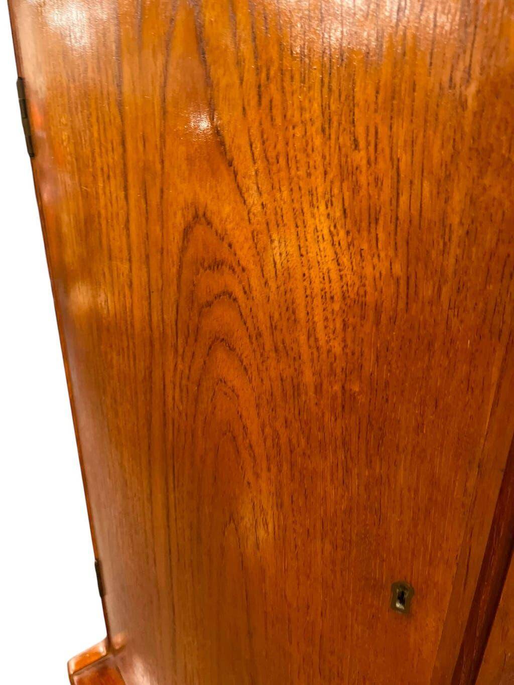 Armoire d'angle/placard vintage en bois courbé