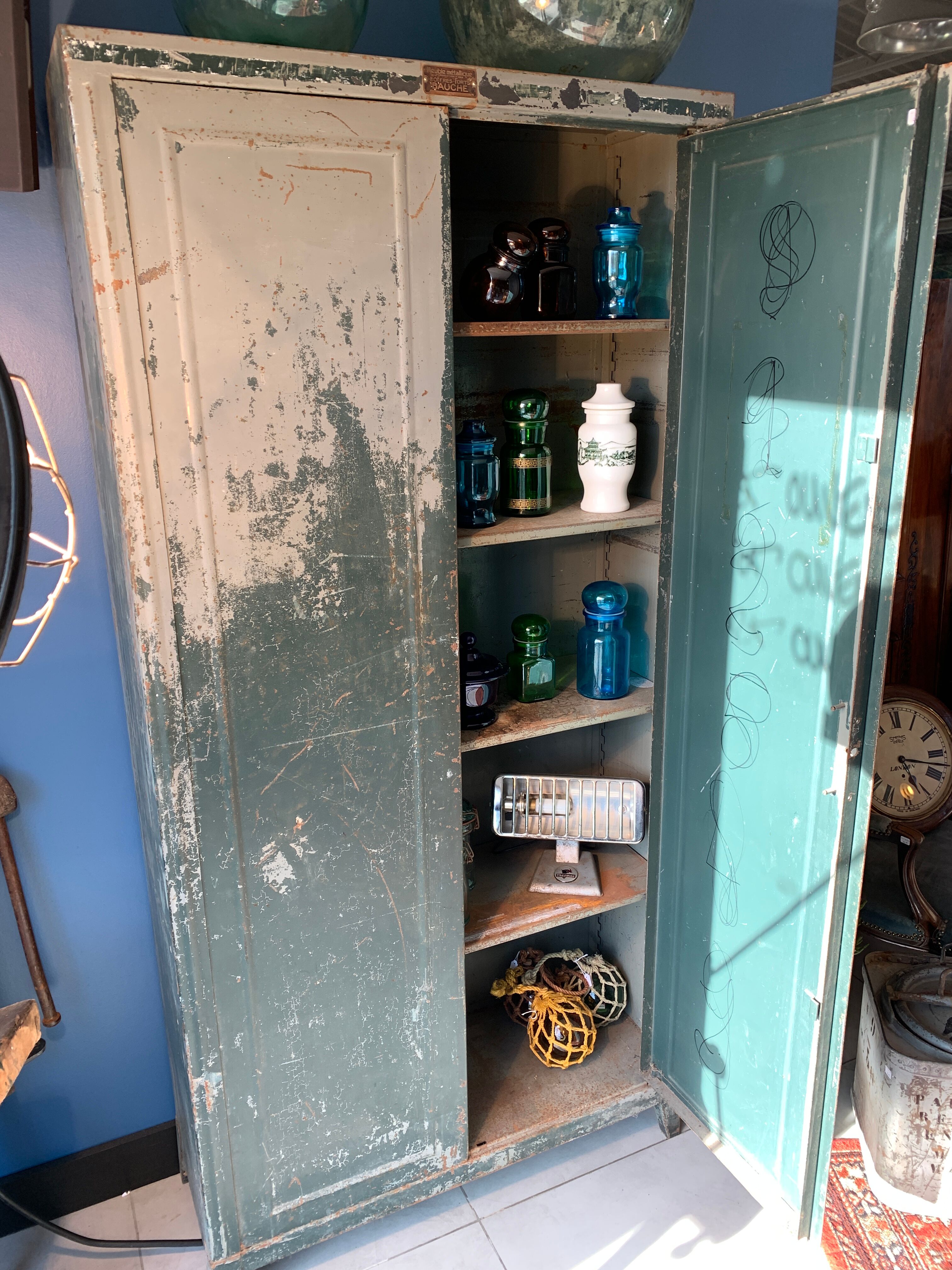 Bauche metal cabinet