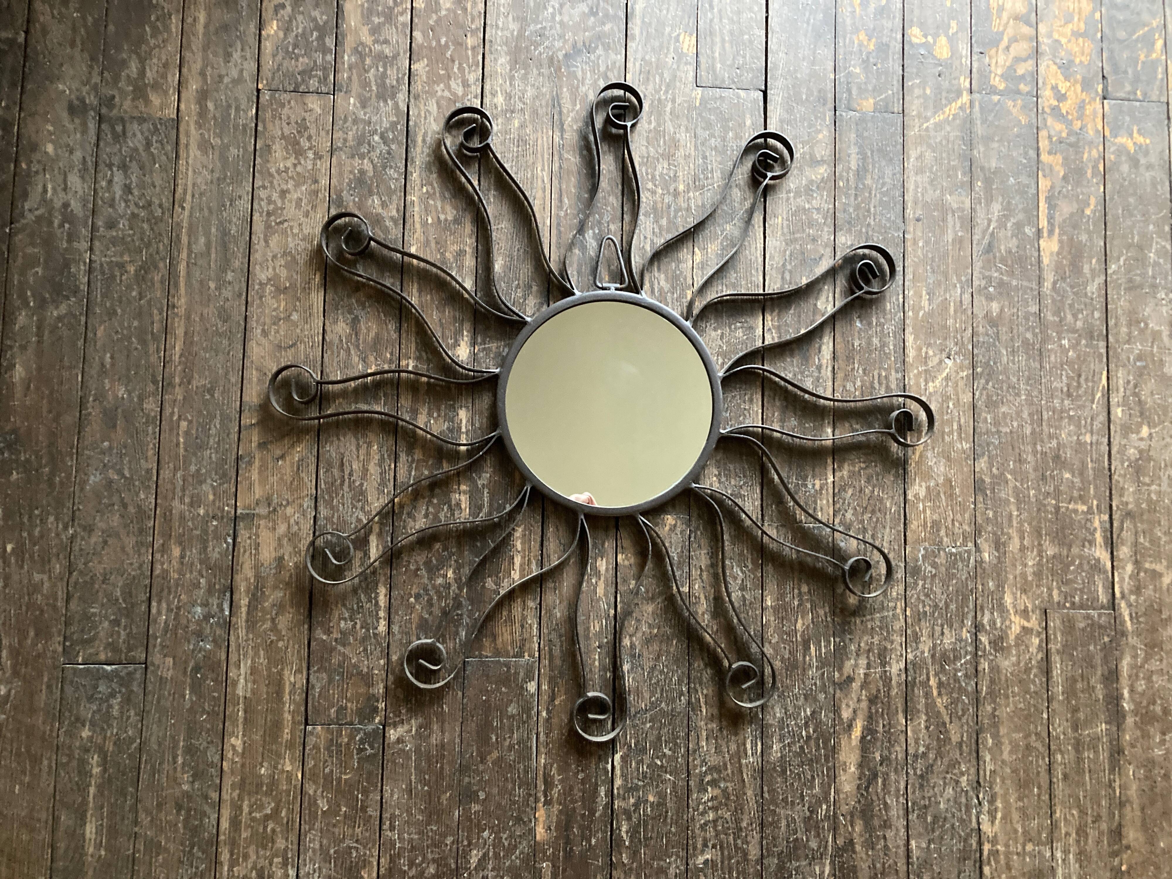 Miroir soleil en fer ondulé 1960 D58cm