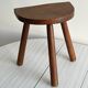 Tabouret tripode bois verni ancien