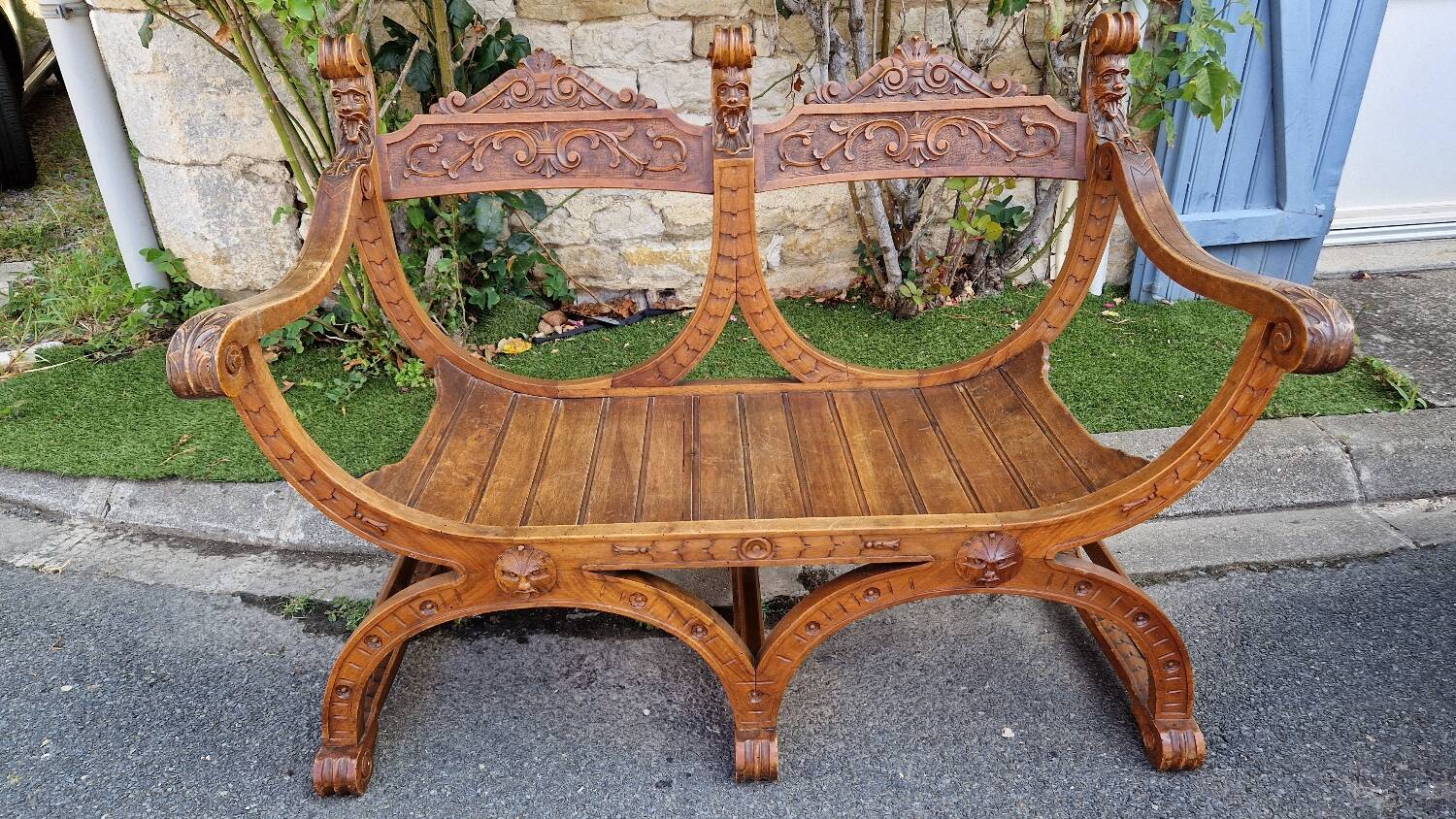 Curule double armchair in oak
