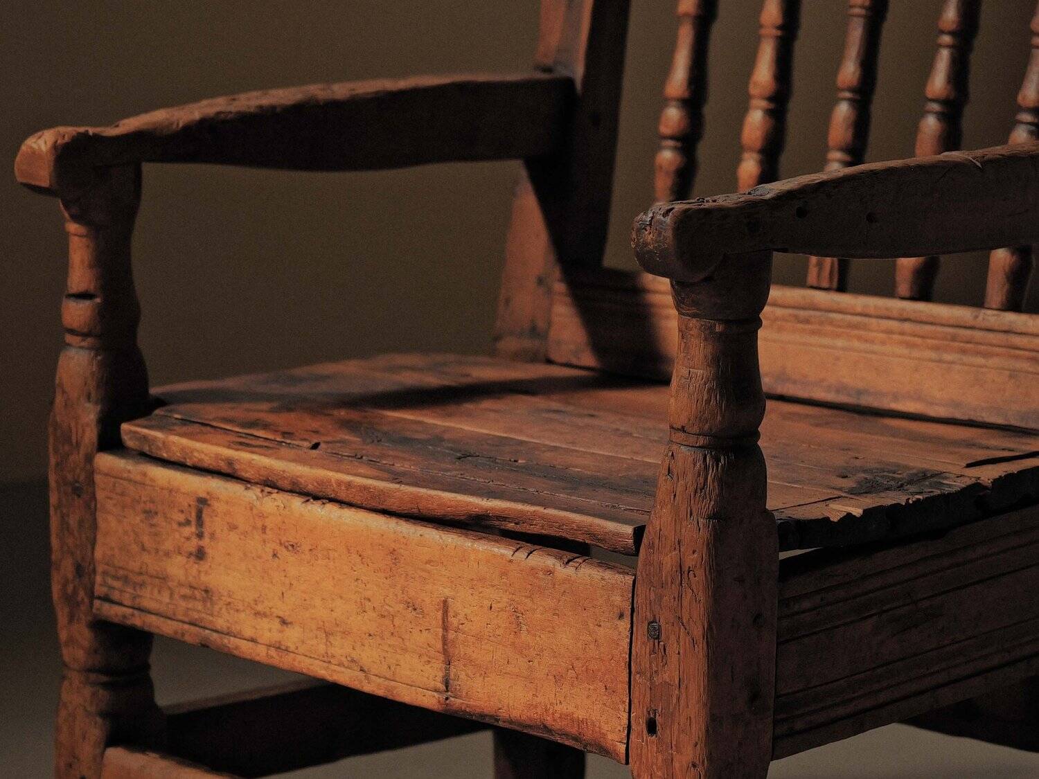 Alpine armchair in larch, 18th century