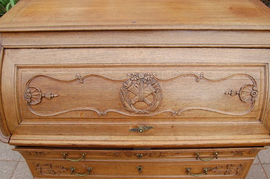 cylinder desk from the Louis XV period in oak, late 18th century