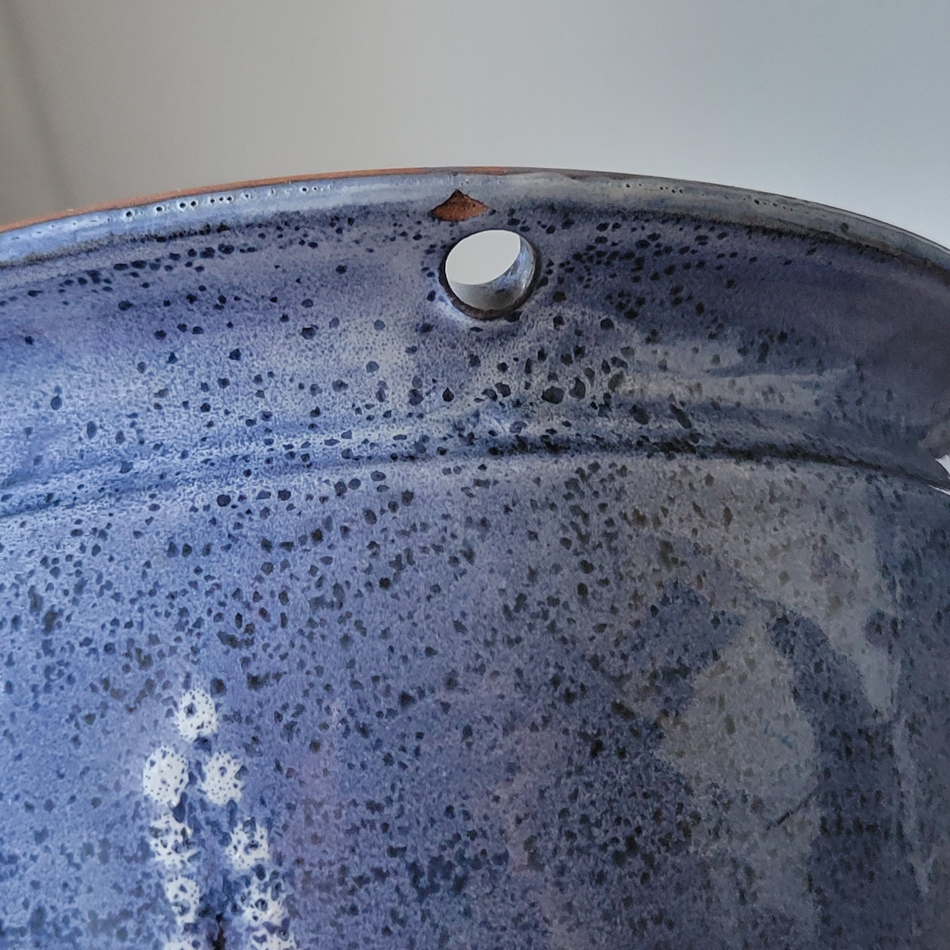 Pot cache pot to hang in terracotta or blue enamelled sandstone