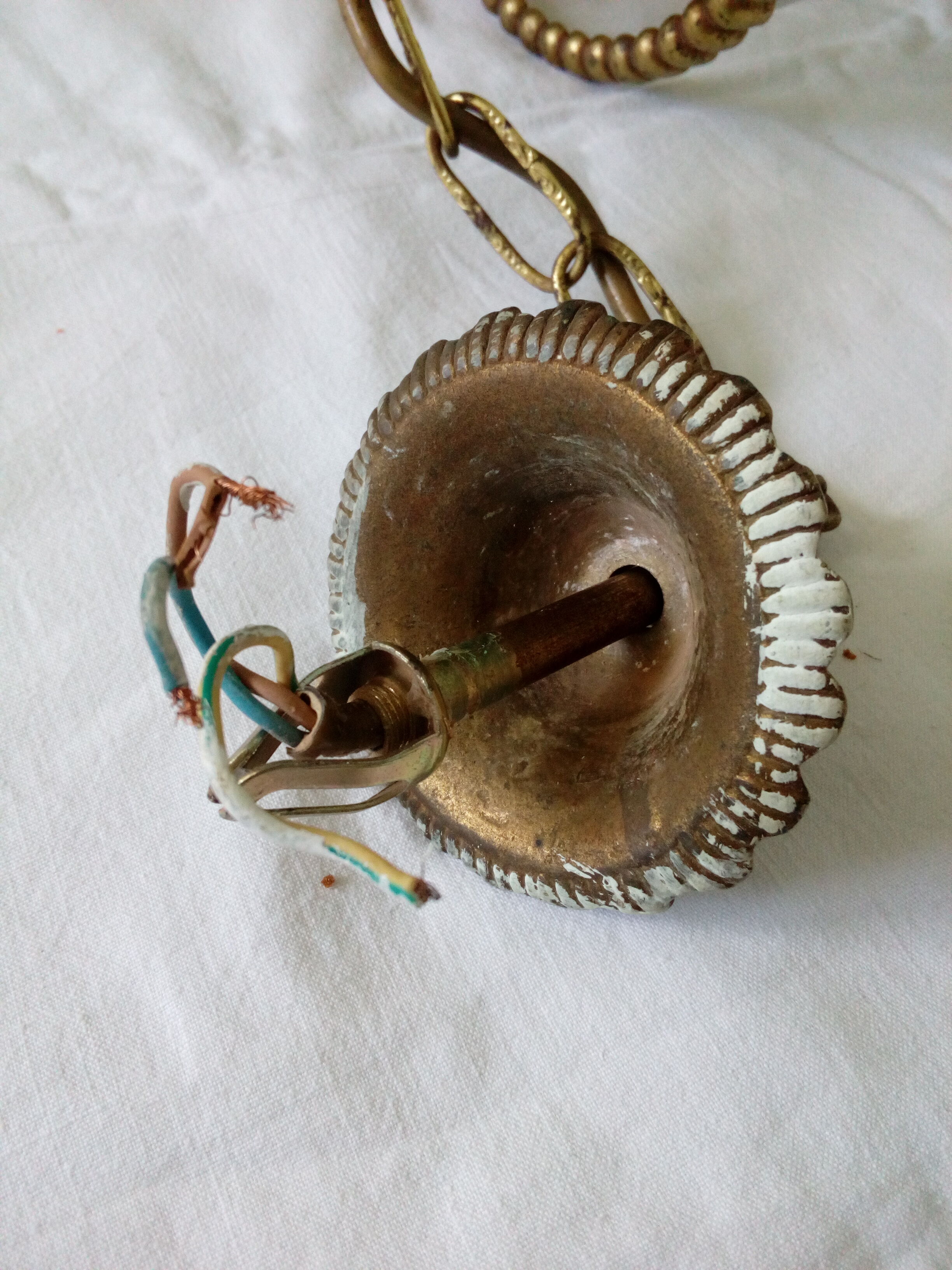 3-light suspension lantern with bulging glass