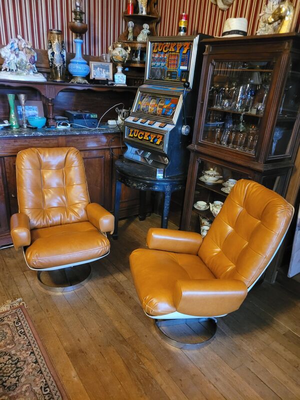 Paire de fauteuils années 70