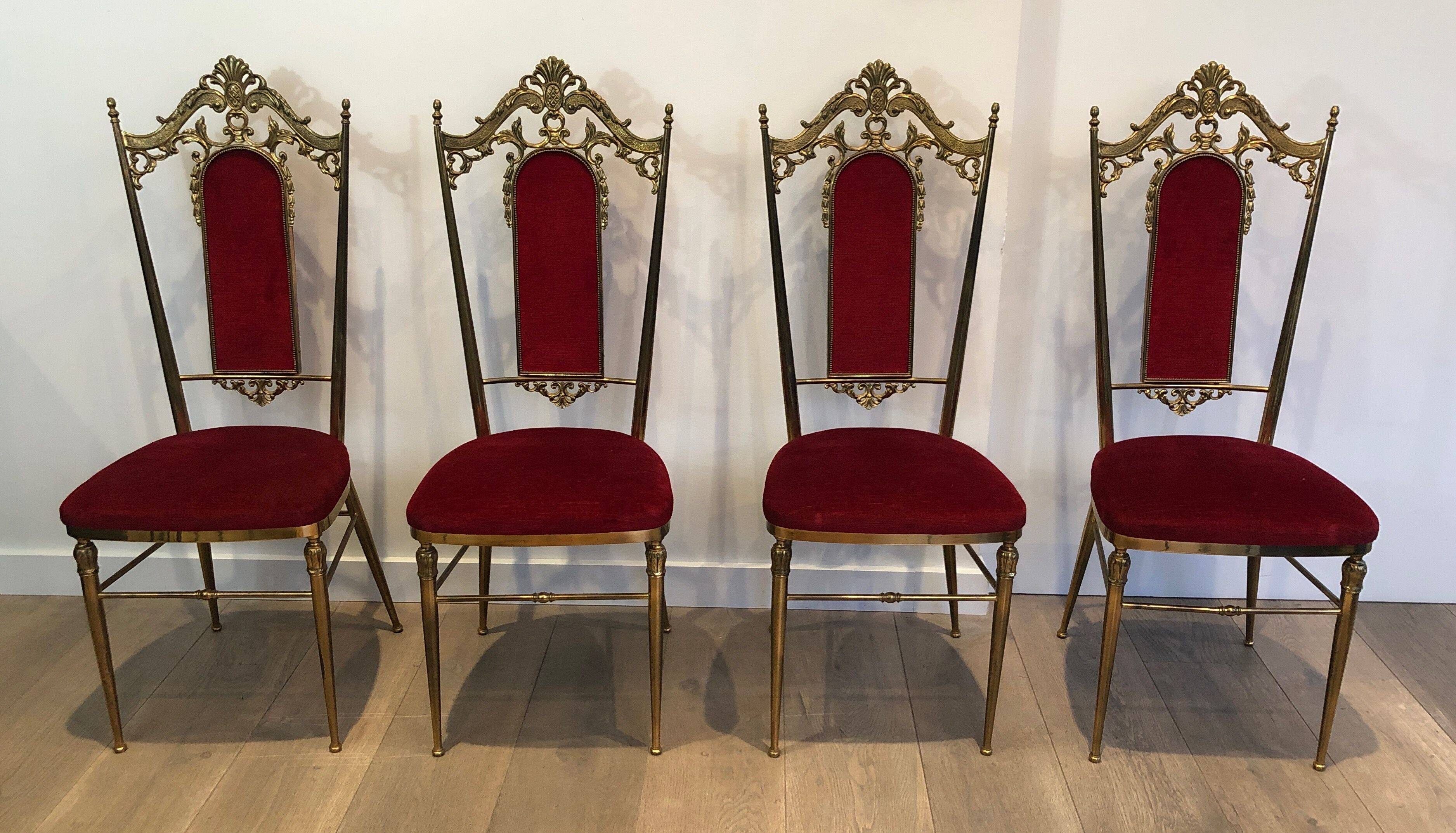 Suite de 4 chaises en laiton et velours rouge
