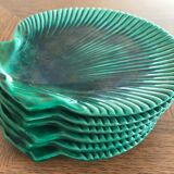 Plates in green slurry X6, in the shape of a scallop. Vallauris