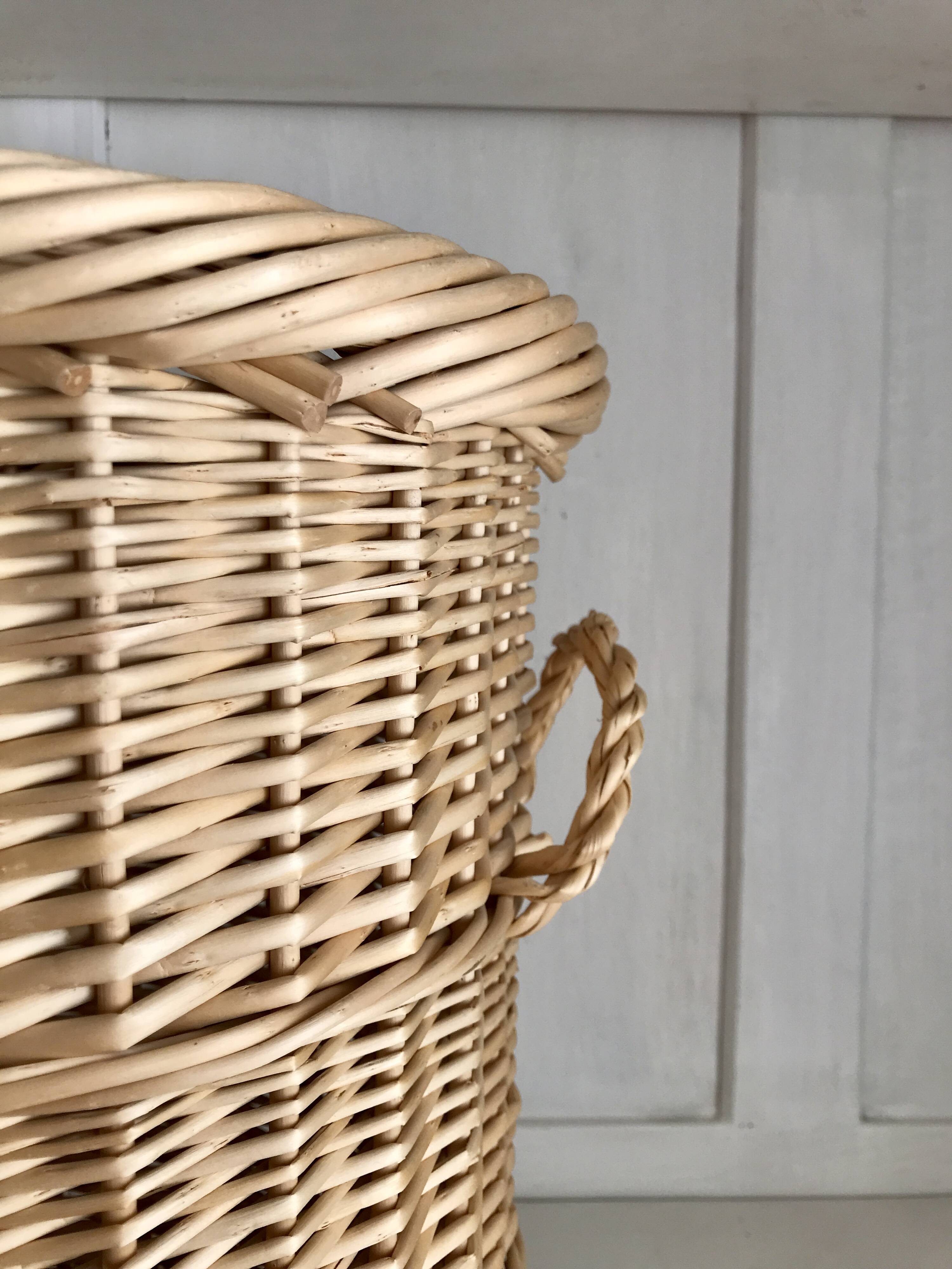 Wicker basket, waste paper basket with lid