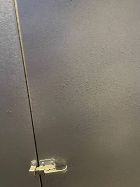 Metal workshop cabinet