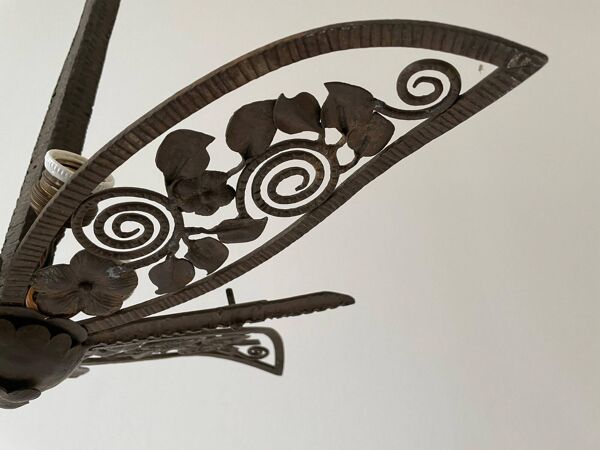 Suspension en fer forgé de grande taille sur le thème des feuilles et des fleurs,  Années 40, Allemagne