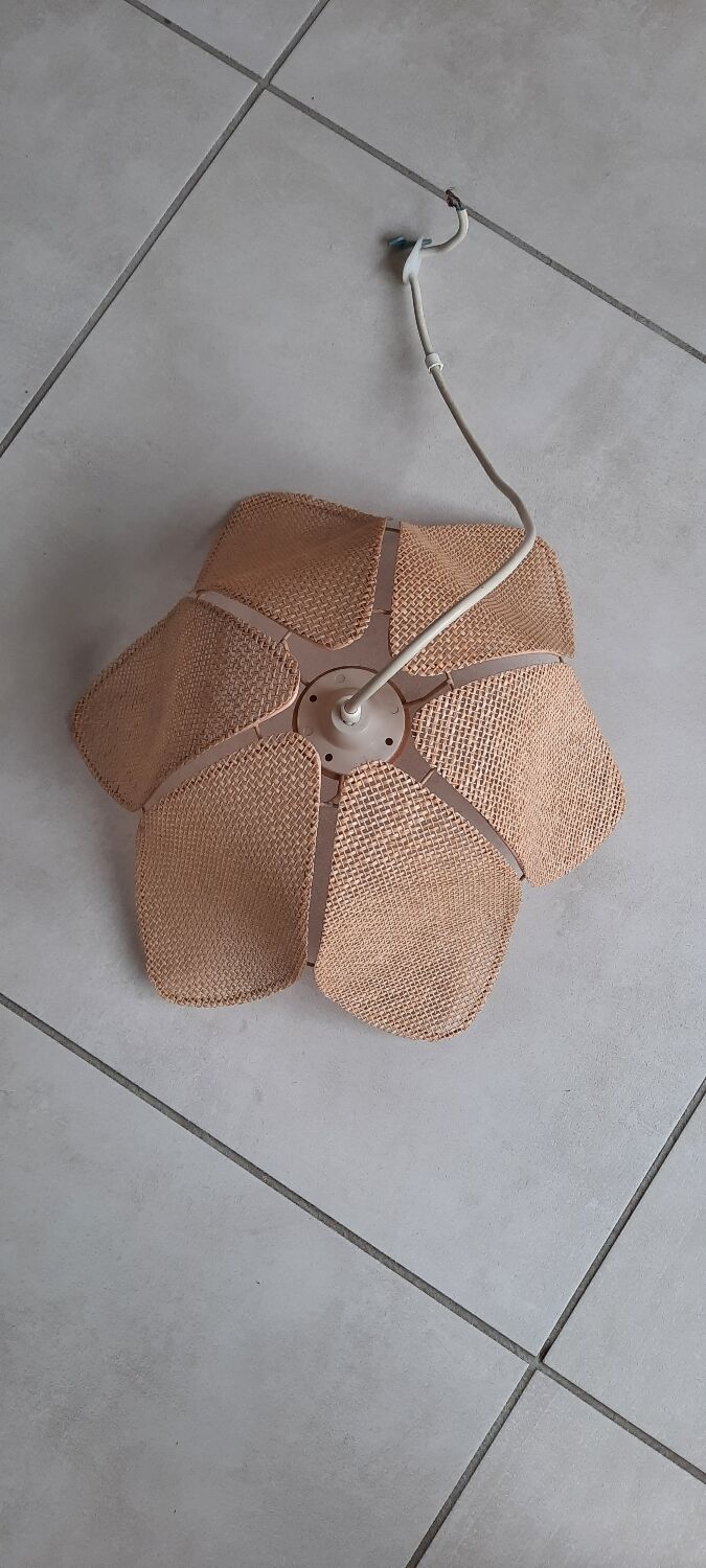 Suspension in metal and rafia