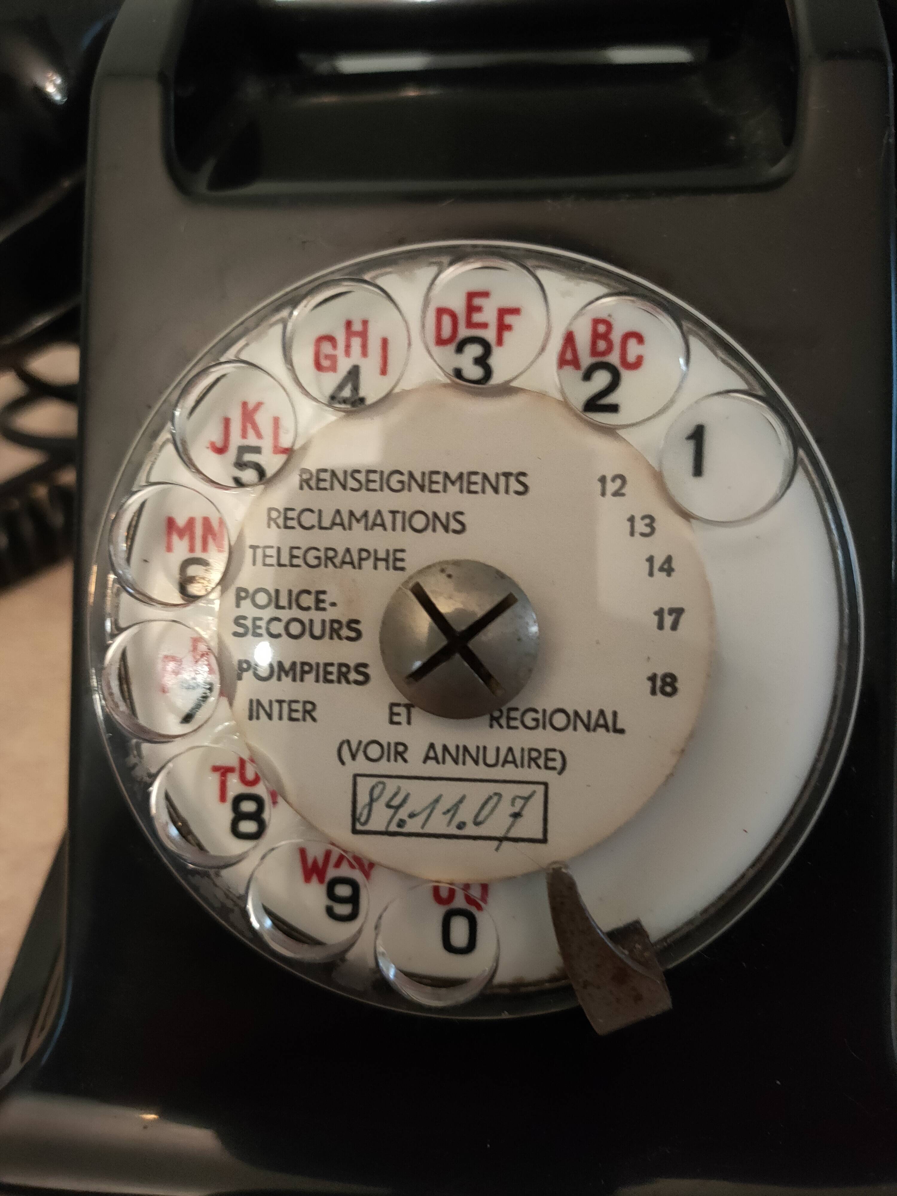 telephone from the 50s in black bakelite