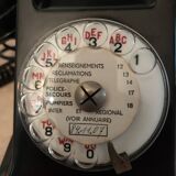 telephone from the 50s in black bakelite