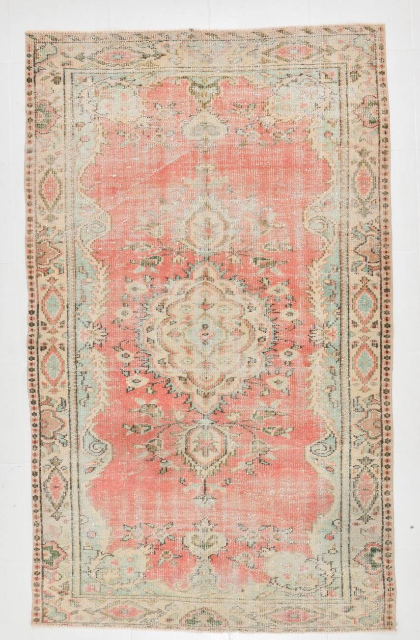 5x8 Coral Pink Classic Vintage Rug, 147x243 Cm
