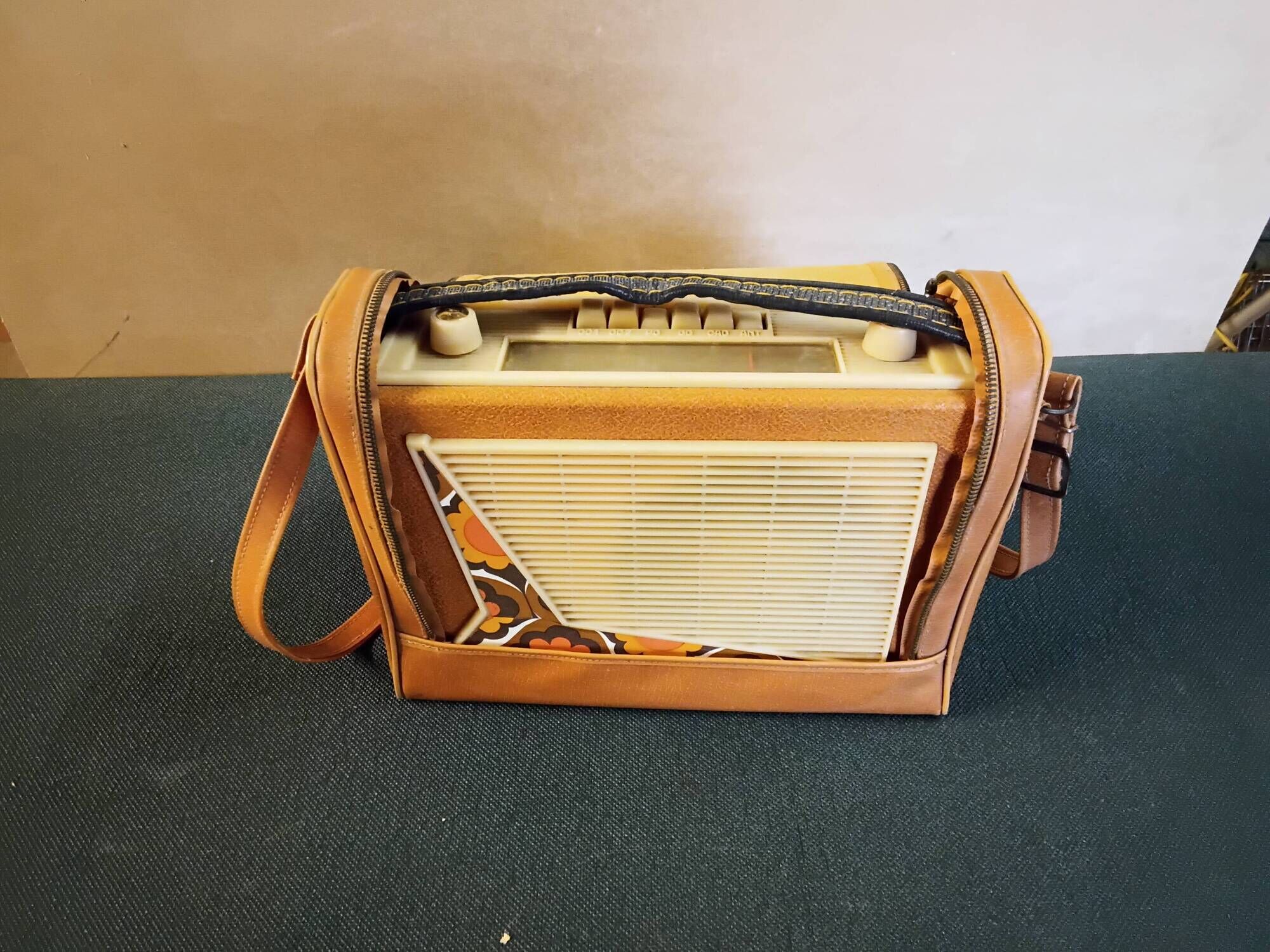Poste radio transistor avec Sacoche