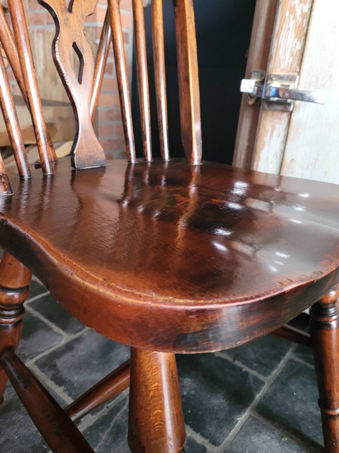 4 Windsor wheelback chairs in dark oak