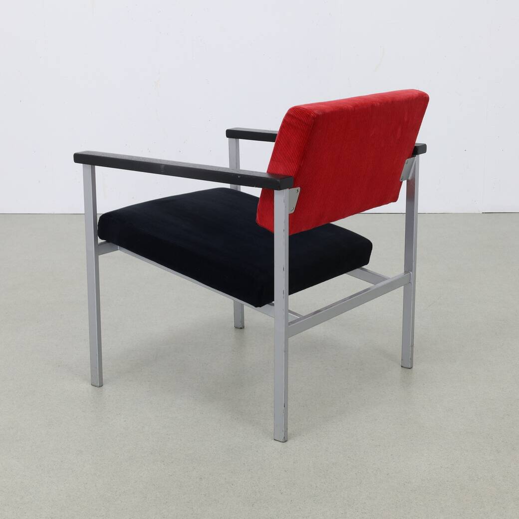 Fauteuil minimaliste, modèle compact, années 1960