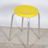 Tabouret en bakelite jaune
