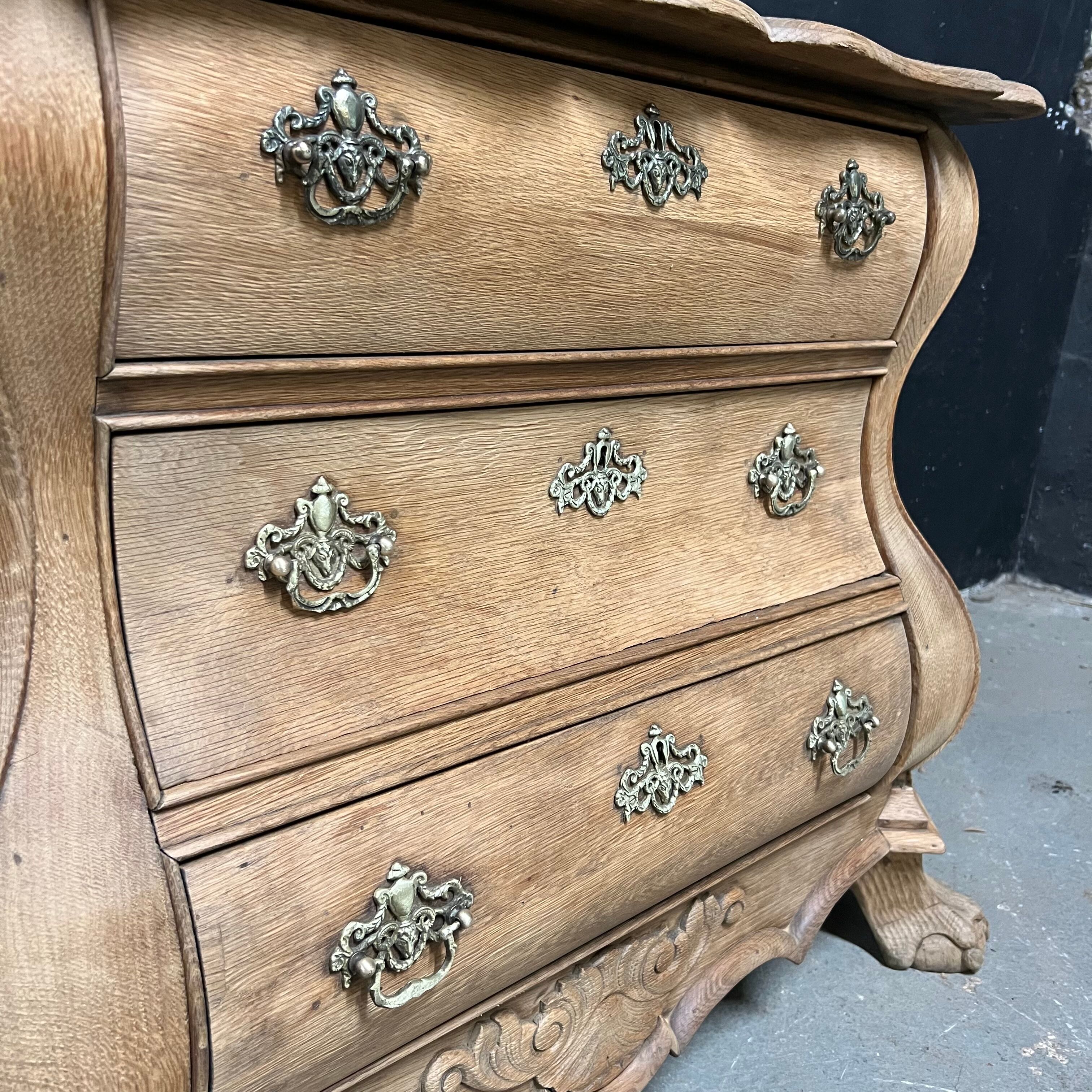 Dutch chest of drawers XIX th in raw oak