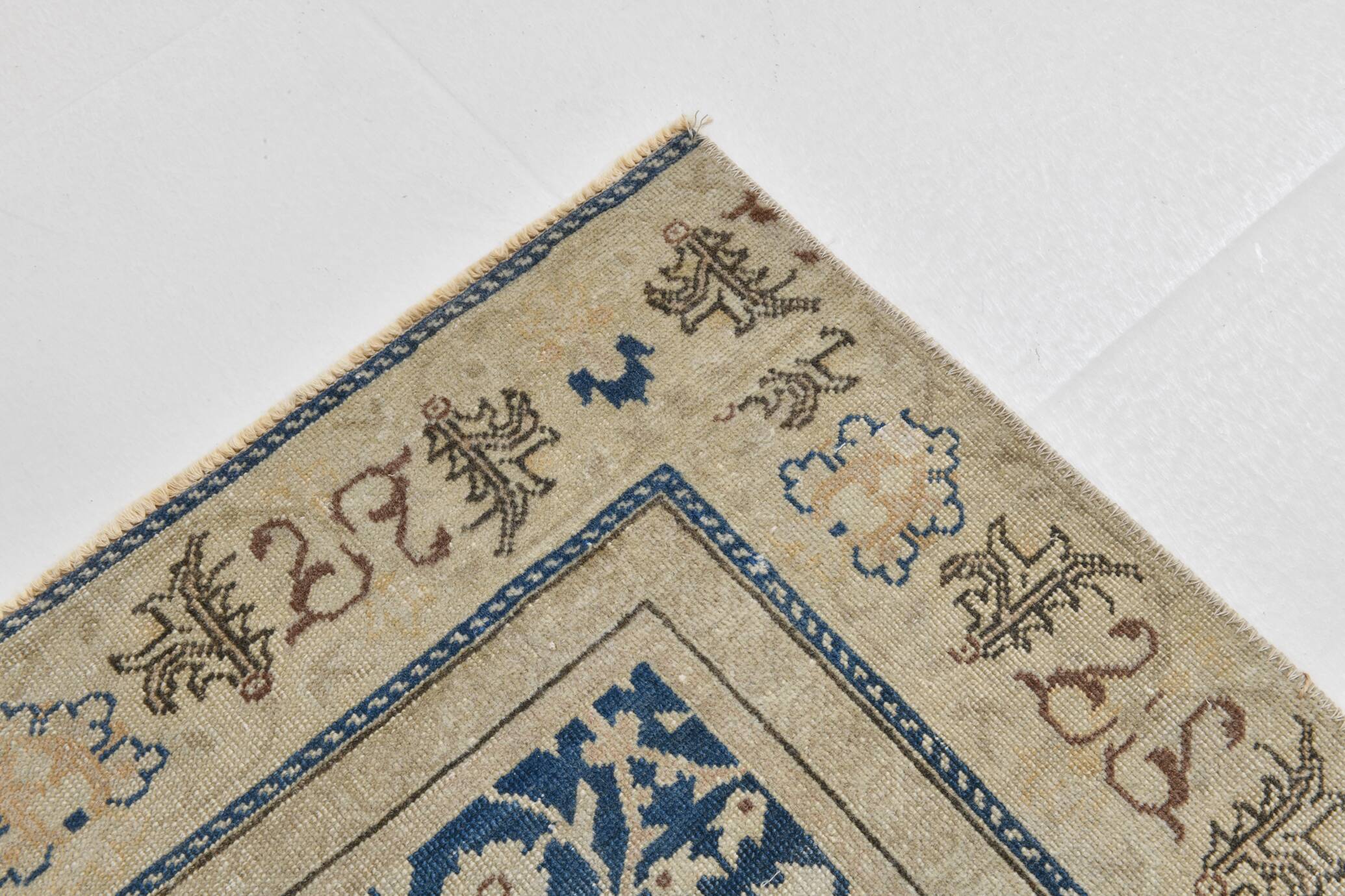 4x7 Navy Blue & Beige Persian Rug 135x204Cm SK 21639