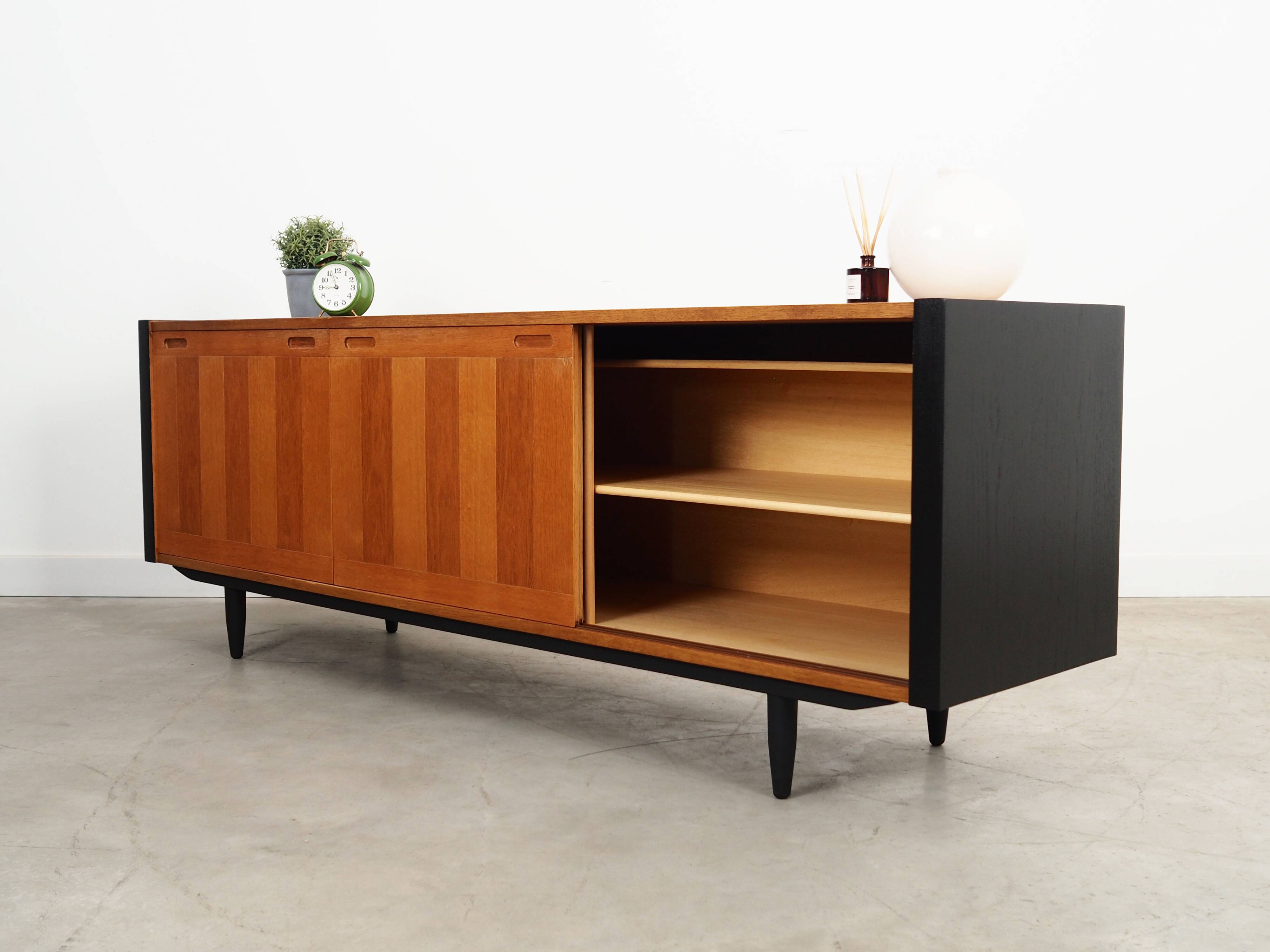 Buffet en frêne, design danois, années 1970, production : Skovby Møbelfabrik