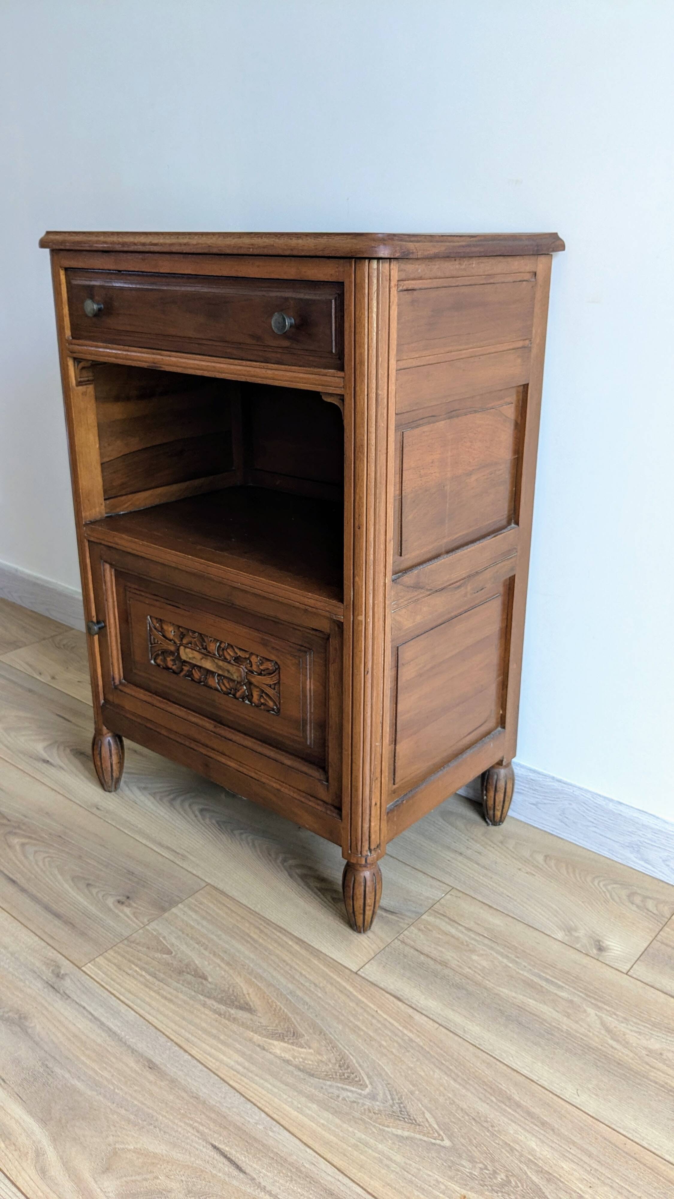 Petit meuble art déco en bois massif