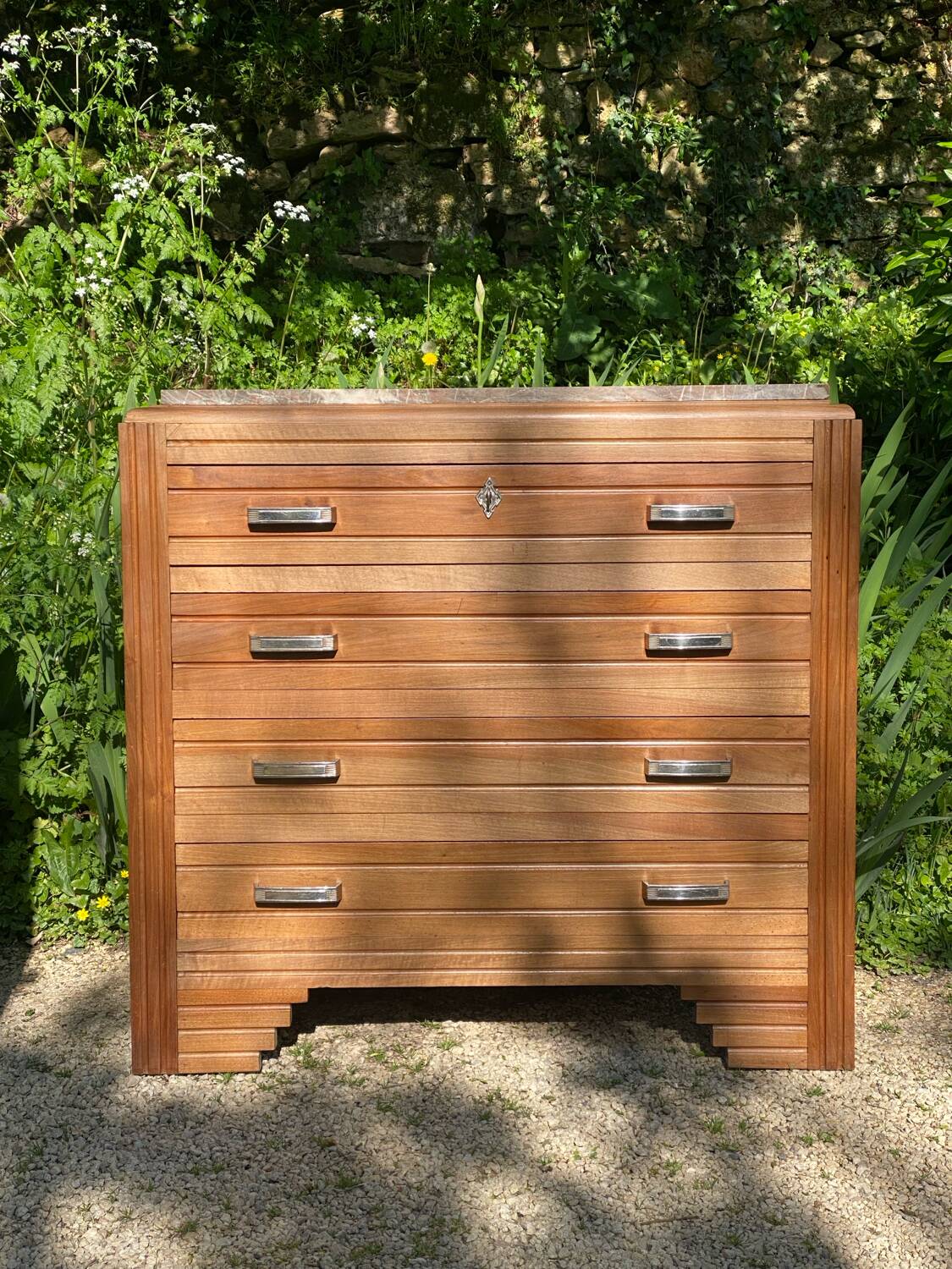 Art deco chest of drawers