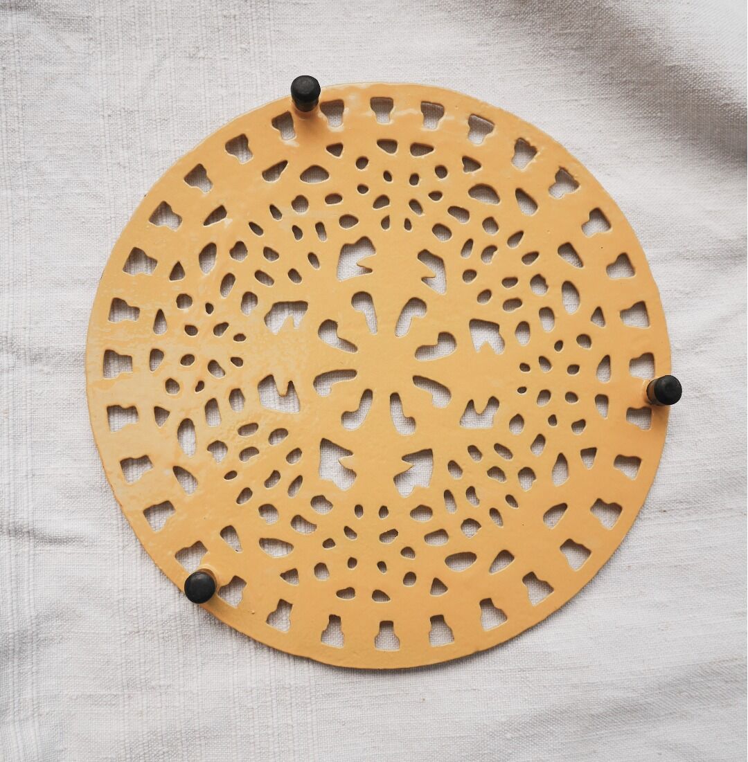 Yellow cast iron dish "straw"