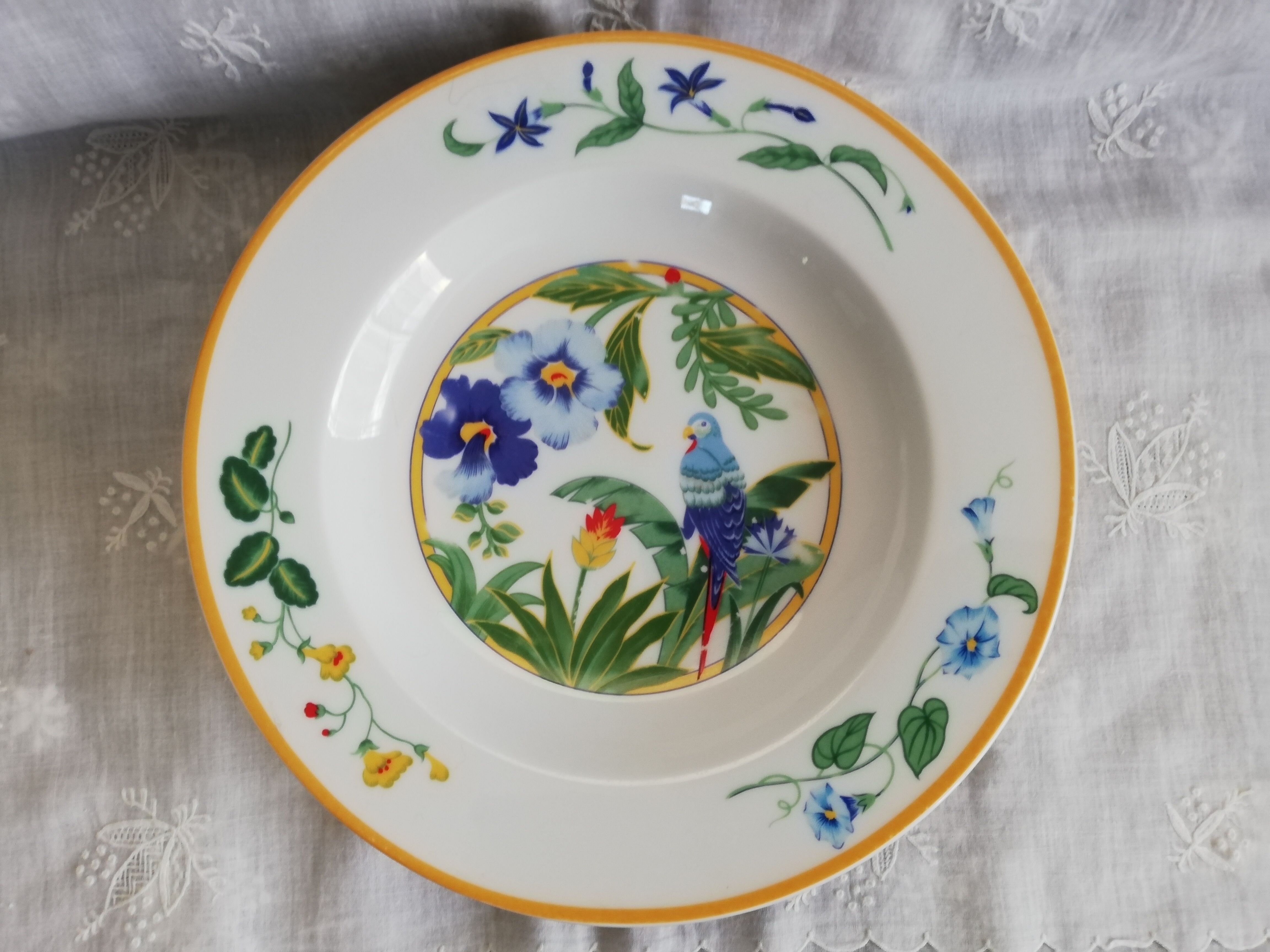 Set of 6 hollow plates model Ara