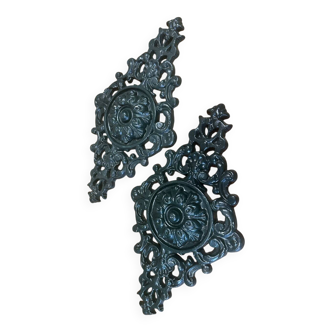 Set of 2 decorative cast iron rosettes