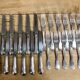 Lot de 12 fourchettes et couteaux en métal argenté