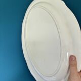 Oval serving dish in earthenware.