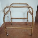 Rattan cradle with its support
