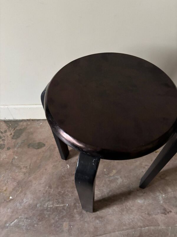 Tabouret en bois noir