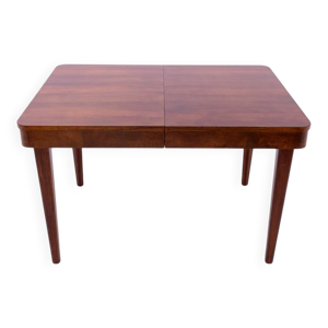 Table et chaises conçues