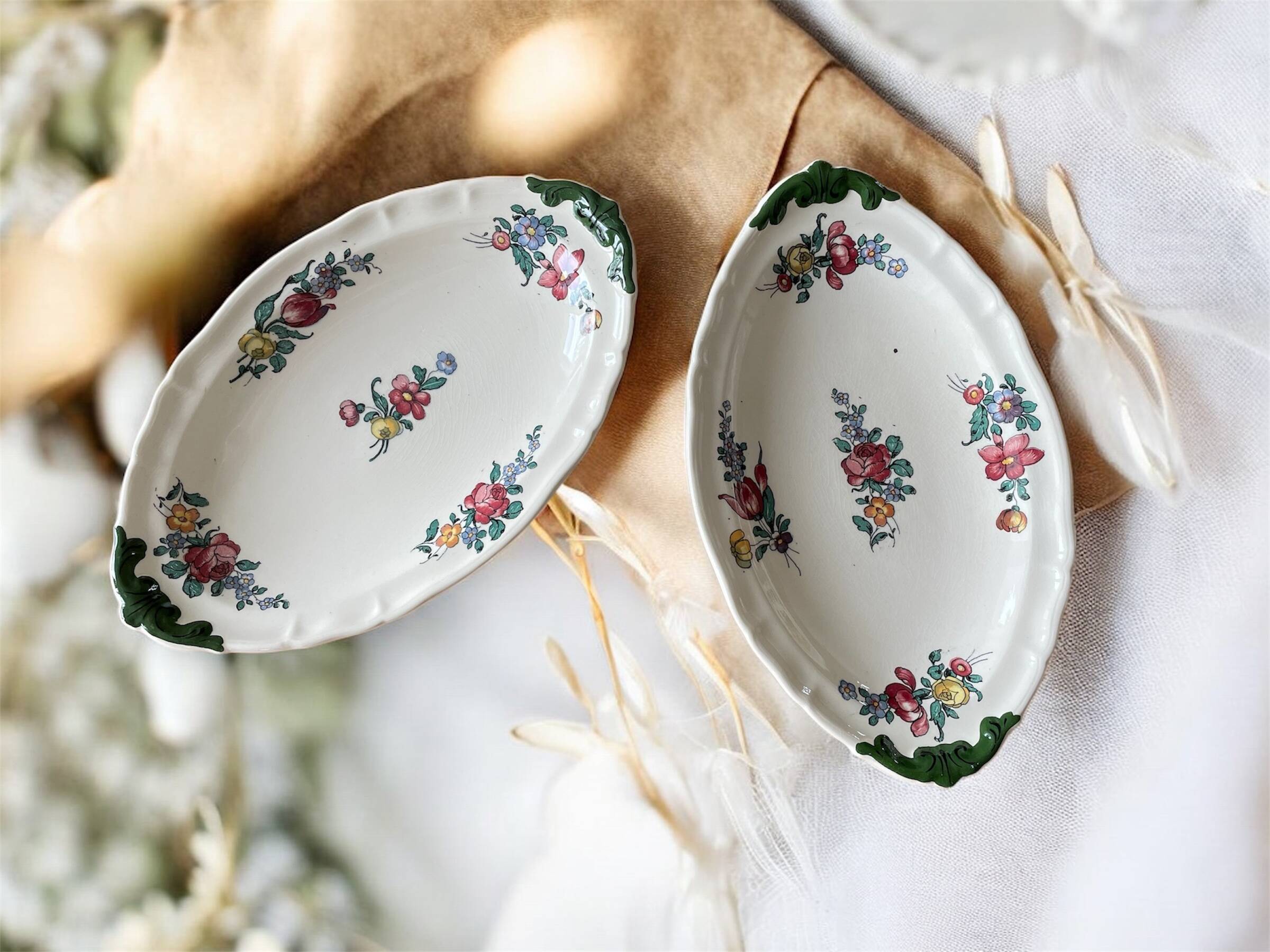 Paire de beurriers anciens en faïence de Villeroy & Boch