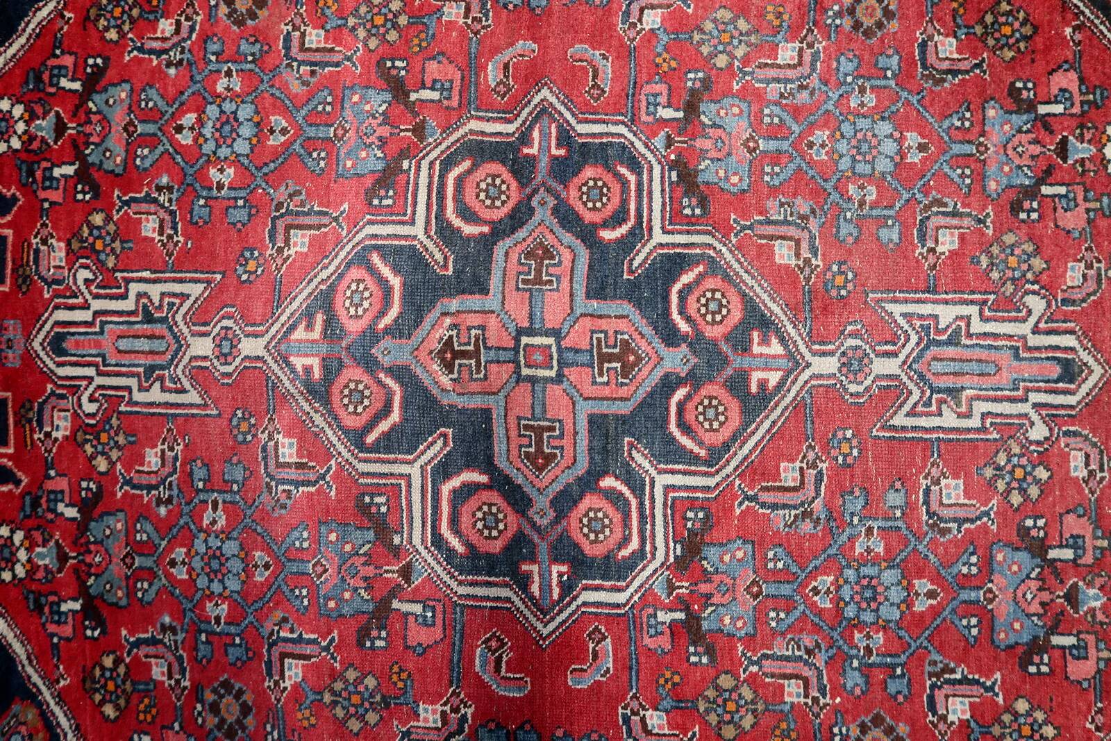 Handmade vintage Persian Bidjar rug 112cm x 176cm, 1960s